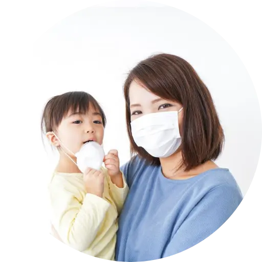 マスク着用の親子